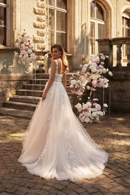 https://www.sposa-lia.com/images/stories/virtuemart/product/3)  Sally.jpg